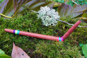 Bloodwood Tépi decorated with coloured string (above view)
