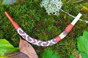 Tépi decorated with pink, white and black beads (image 2)